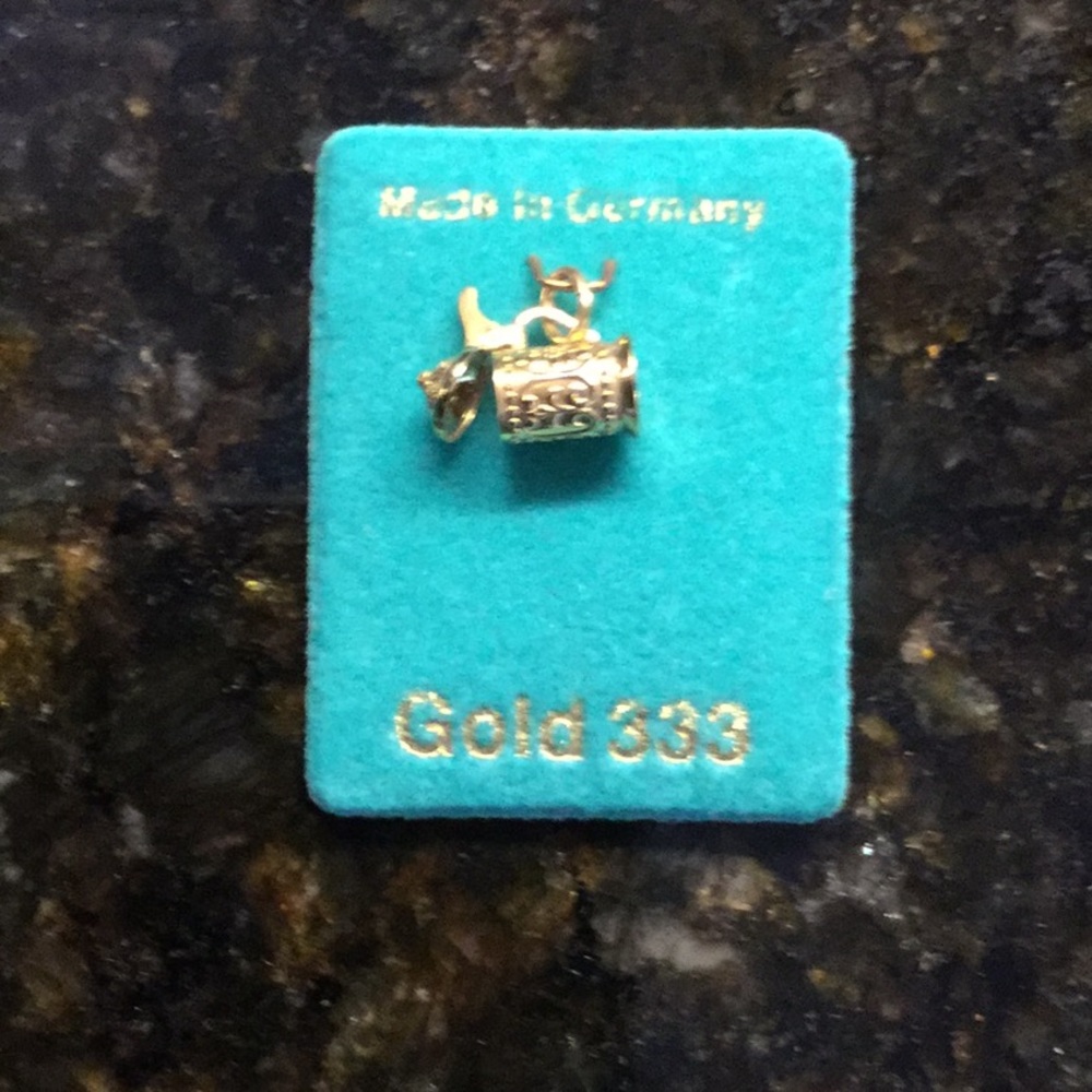 8K - 333 gold German beer stein charm